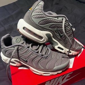 Nike Air Max Plus Dark Stucco/Vintage Green Sail
